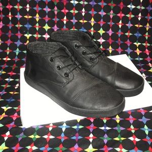 euc black tom chukkas size 8.5M